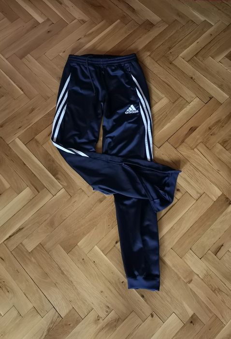 Оригинални мъжки долнища Адидас размер S