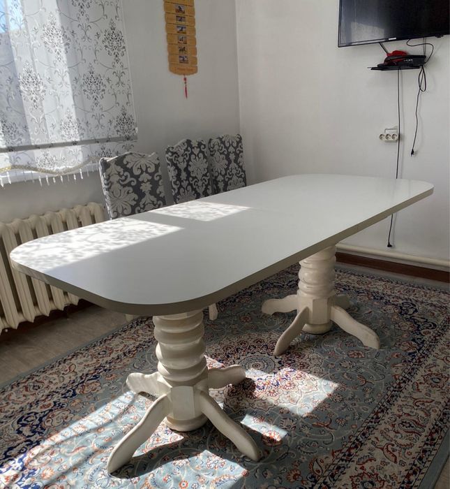 Стол сатылады Ұз - 2 м, ұзарғанда -2,5 м