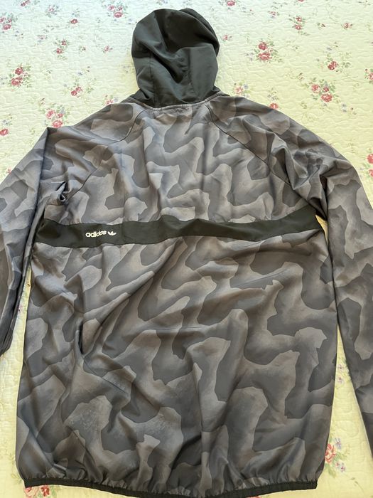 Jacheta barbati Adidas gri, cu fermoar