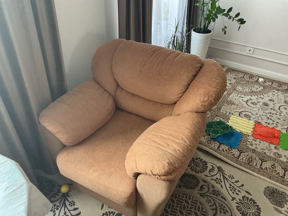 Продам диван  и кресло