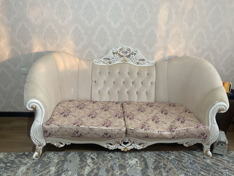 Продам диван классический