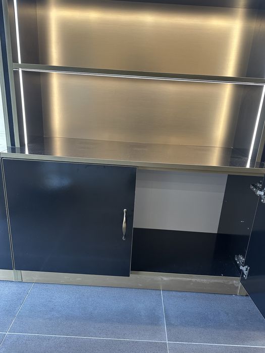 Мебели за магазин