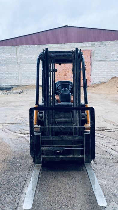 Продам вилочный погрузчик Кара