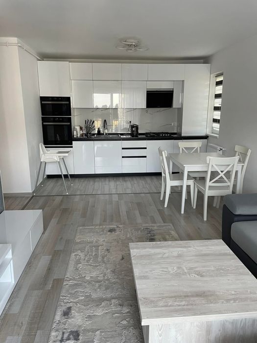 Vand apartament 3 camere