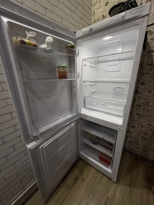 Холодильник indesit