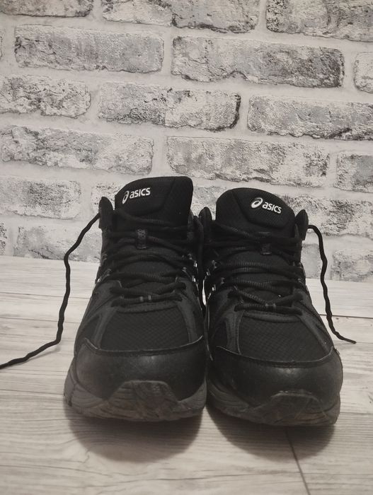 Зимние кроссовки asics