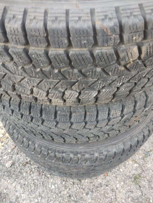 Гуми с джанти 15 " 6x139,7 с гуми 215/70