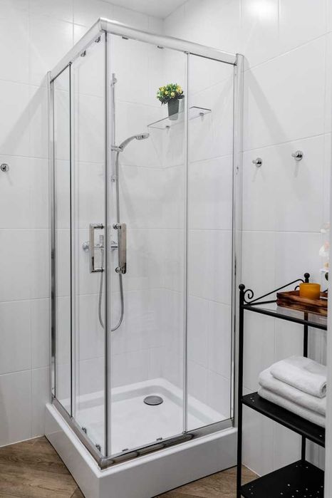 Душевые кабины и зеркала без переплат - под ключ