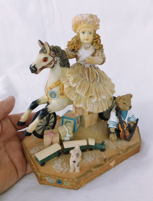 Figurină decorativă Colecția Leonardo, din rășină acrilică, 16cm.
