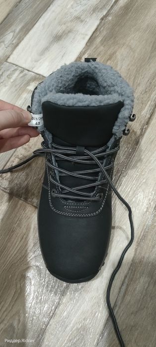 Продам ботинки новые