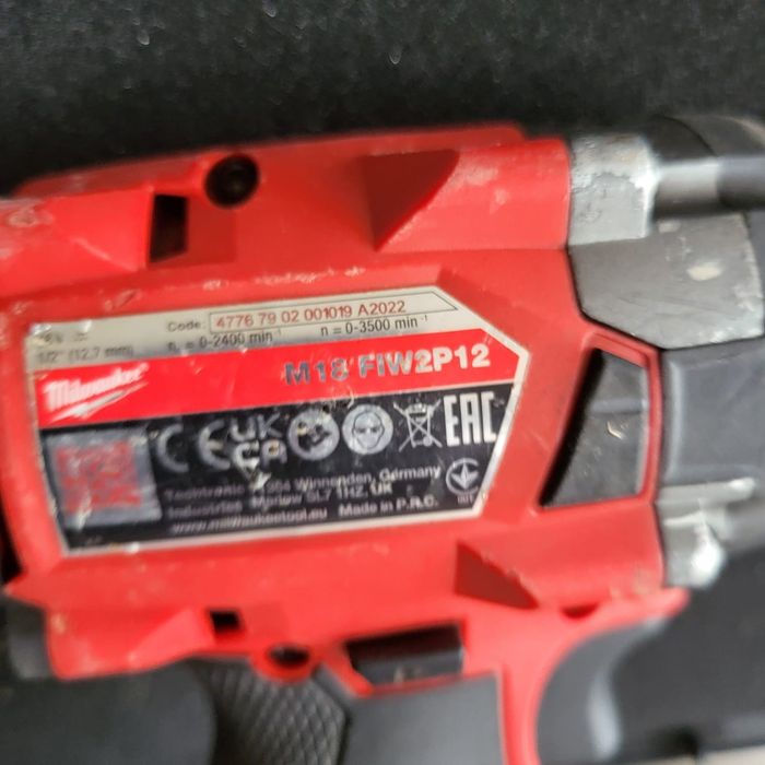 Mașina de înșurubat cu impact Milwaukee M18 FIW2P12