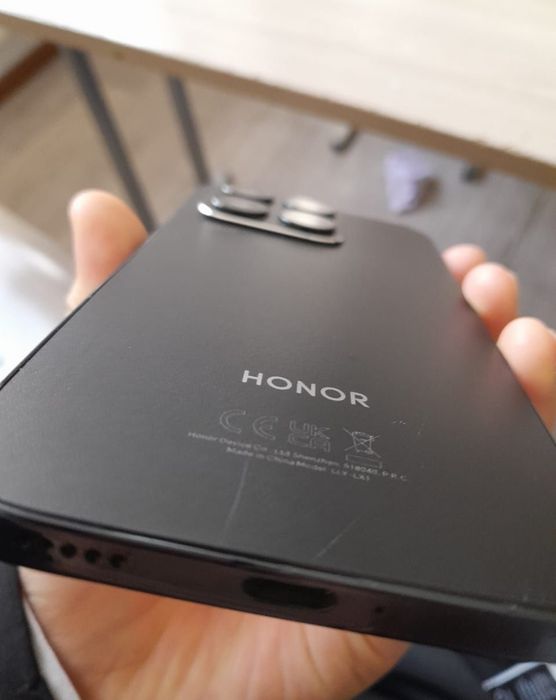 Продам телефон HONOR