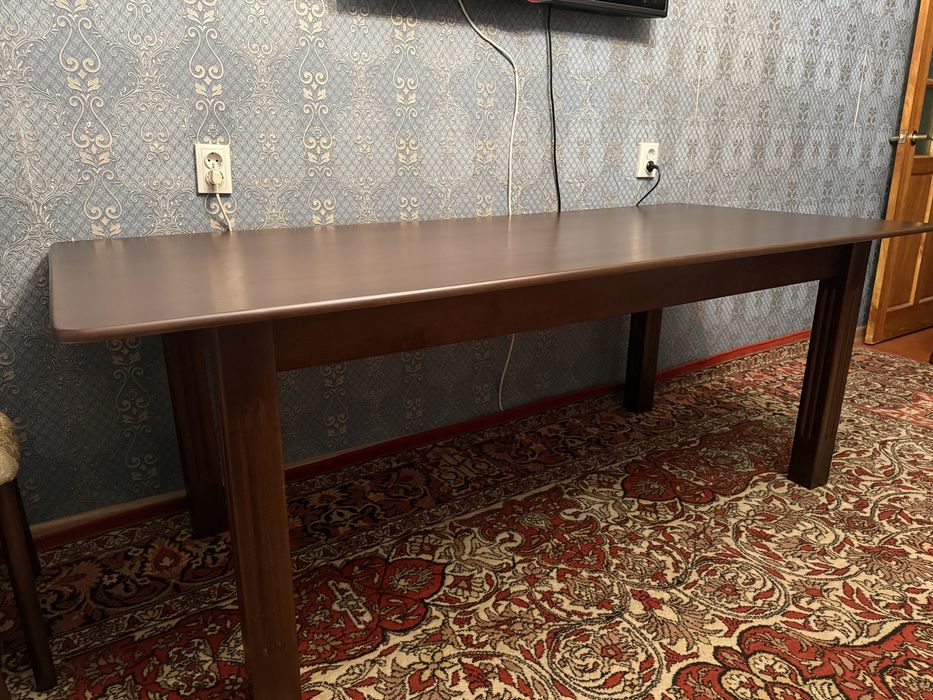 Стол в гостинную новый