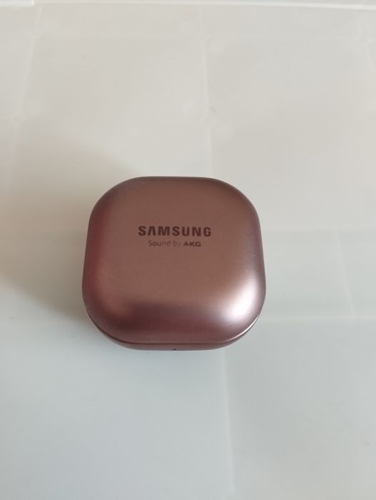 Продается наушник Samsung galaxy buds live
