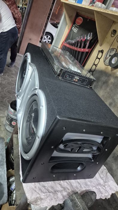 Сабвуфер мощный.