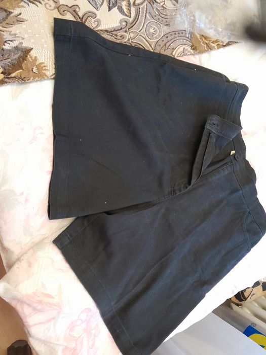 Pantaloni scurti-bermude masura 16( cam 44).