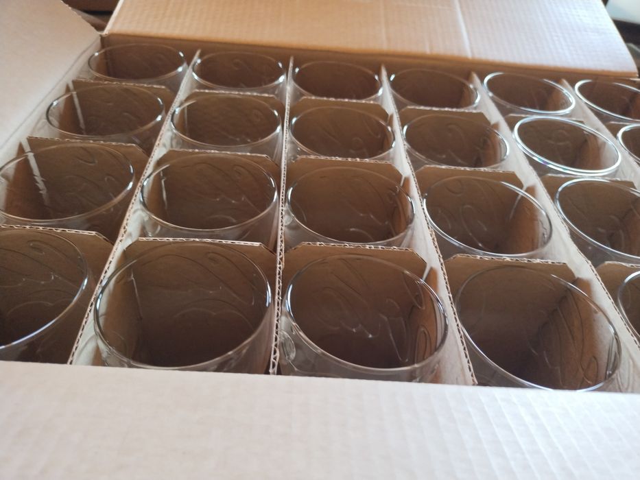 Стаканы кока кола.