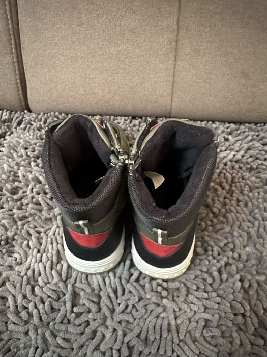 Продам демисезонные ботинки