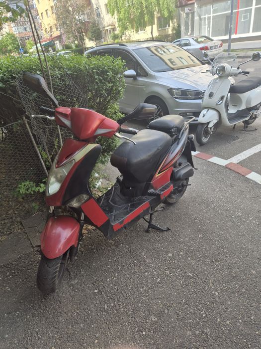Vând scuter Kymco