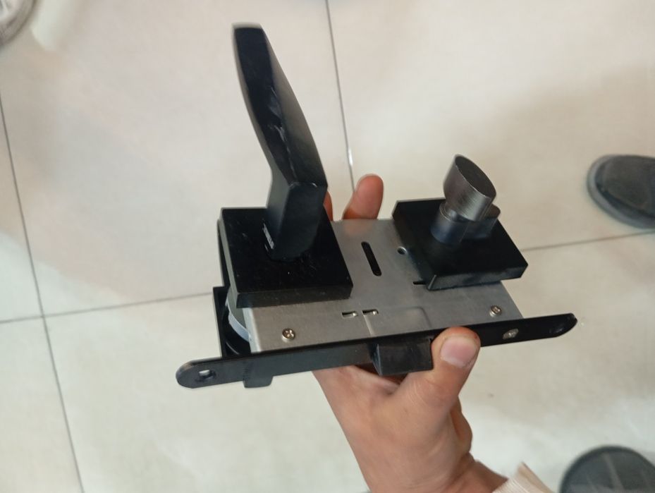 Ремонт замков установка замков вскрытие замков Zamok oʻrnatish eshik .