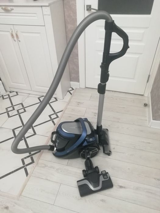 Пылесос с контейнером Tefal Silence Force Cyclonic