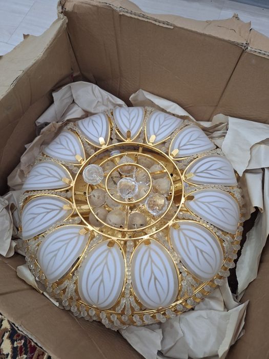 Люстра в хорошем состоянии