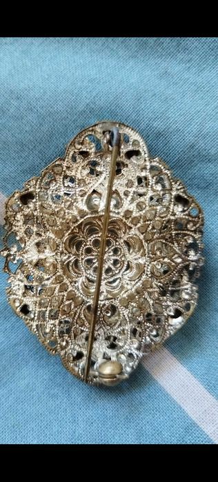 Бижута Гривни и Брошки