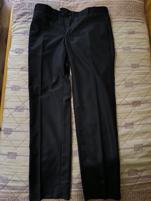 Официален костюм