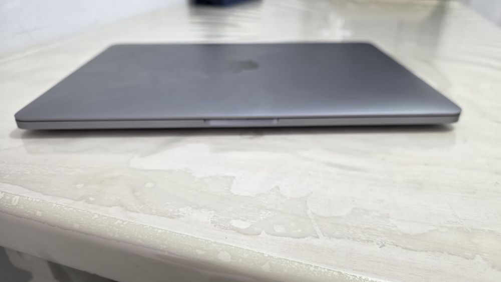 Macbook pro 2020 8/512 intel i5
