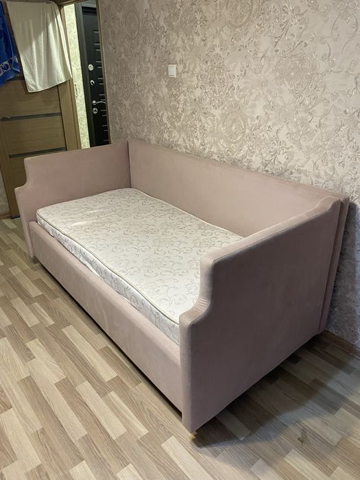 Продам кровать с матрасом