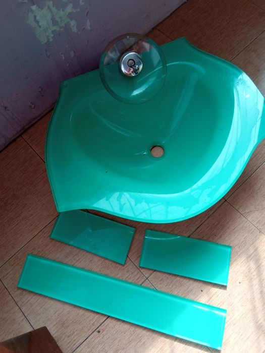 Продам раковину со смесителем