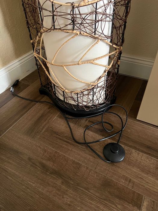 Lampa podea 160 cm inaltime. Predare in Oradea