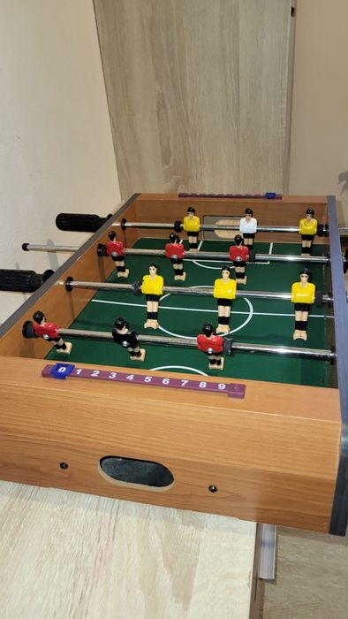 Vând joc de fotbal de masă