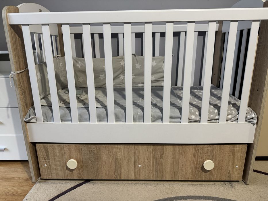 Бебешка кошара с люлеещ механизъм