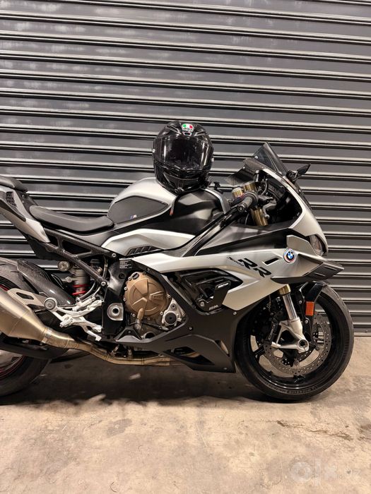 BMW S1000RR — настоящий спортбайк