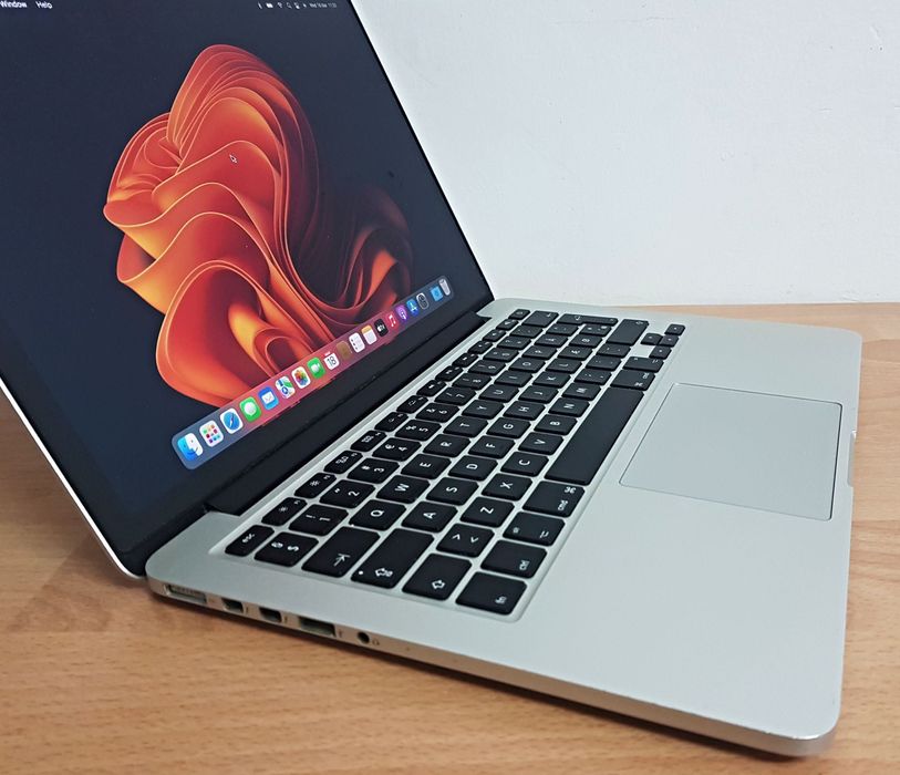 MacBook Pro Retina 13 2015,i5,8GB,256 SSD,perfect functional!