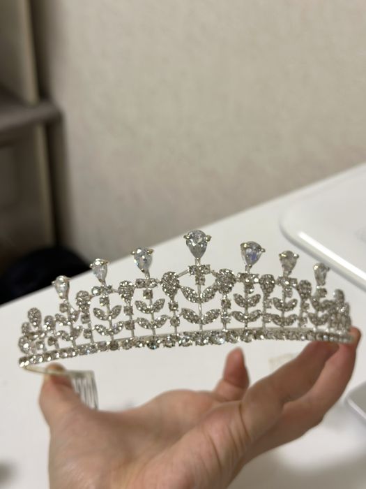 Корона, диадема (узату, бал)