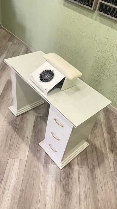 Маникюрный стол за 70 000 тг