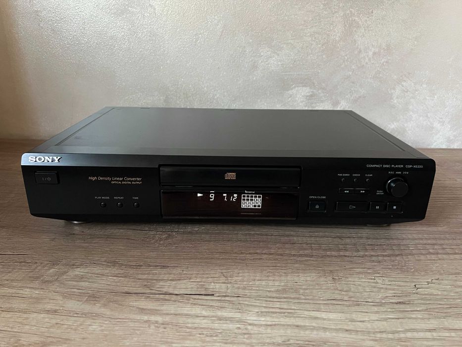Sony CDP-XE220 cd player High Density Linear Converter