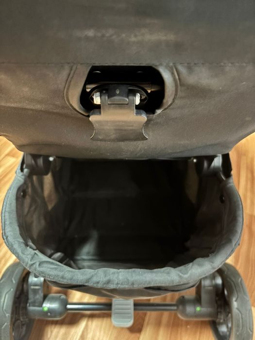 Продам коляску прогулочная . Цена 25000