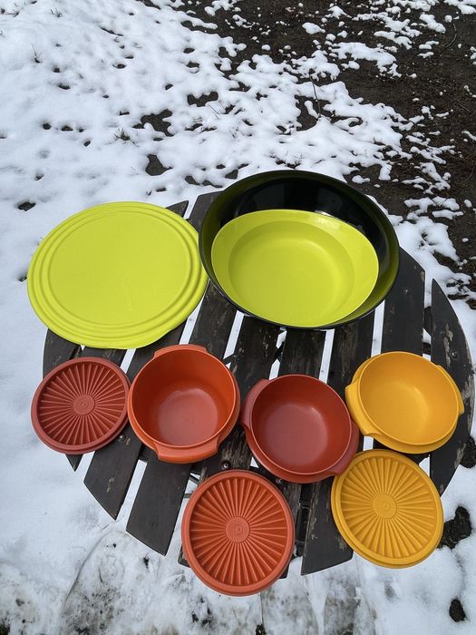 Vând set Tupperware…