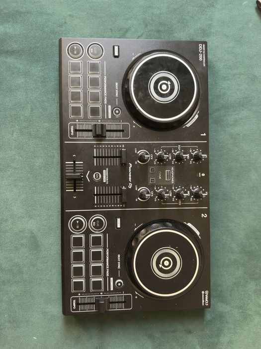 Продам DJ контроллер,пульт DDJ-200