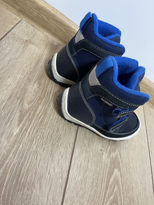 Апрески боти водоустойчиви