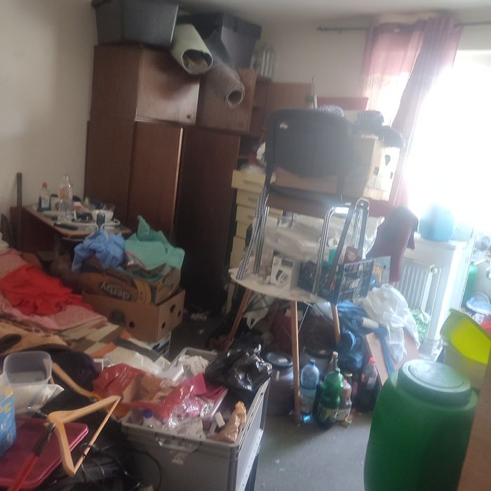 Debarasari apartamente, mobila veche, moloz