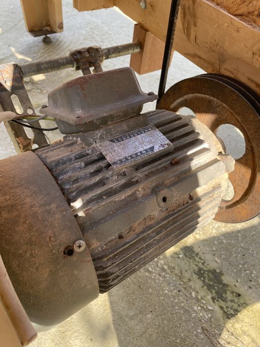 Абрихт дървообработваща машина