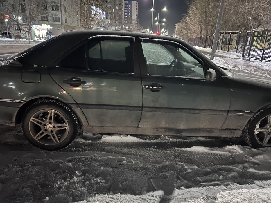 Продам маишну мерседес w202 c 180