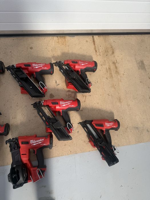Pistol de batut cuie milwaukee m18