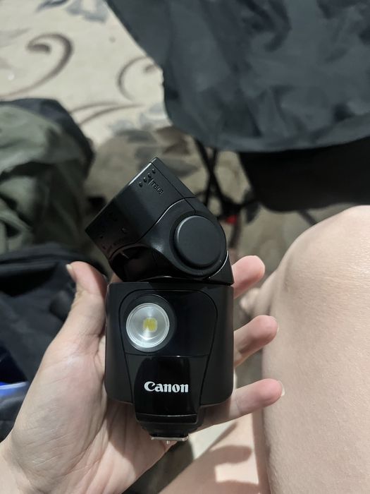 Вспышка Canon Speedlite 320EX