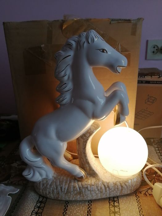 Светильник настольный в коробке.