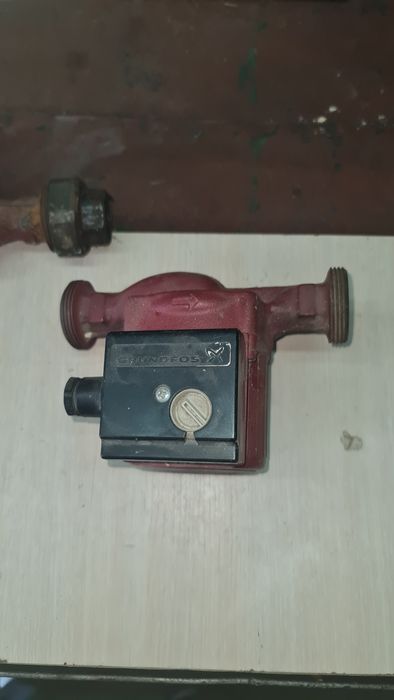 Продавам помпа  за парно отопление
